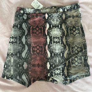 NWT Windsor Snakeskin Skort